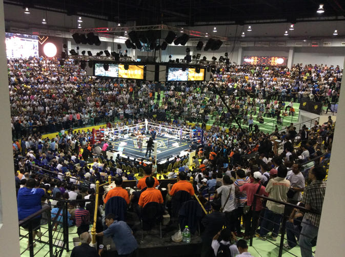 和泰国王室所属的拉查达慕农拳击馆一起构成了泰拳场馆双璧