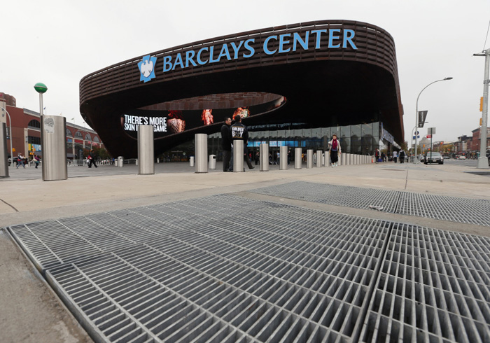 巴克莱中心:篮网队在纽约布鲁克林建造的新球馆——巴克莱中心——总