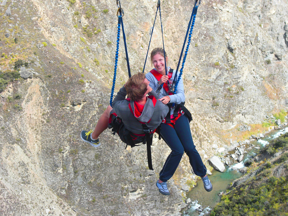 皇后镇皇后镇内维斯峡谷双人高空秋千含证书纪念帽皇后镇接送