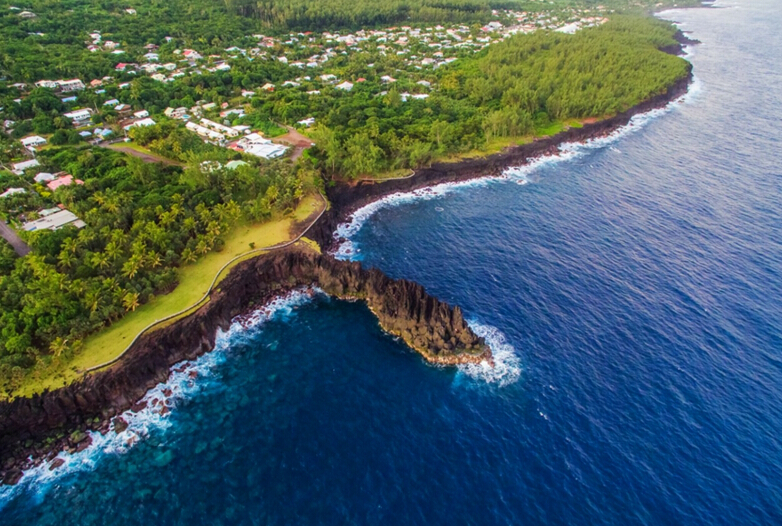 留尼汪是一座印度洋西部马斯克林群岛中的火山岛,为法国的海外省之一