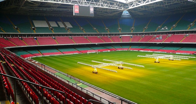 加的夫千年球场(millennium stadium)位于威尔士的首府加的夫,是